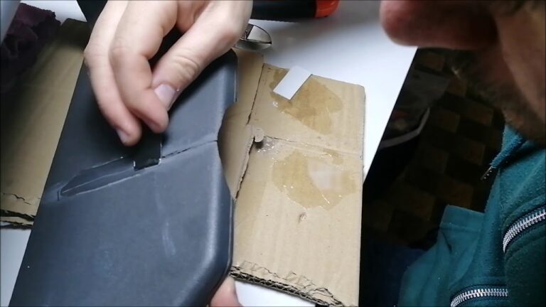 Aprenda a reparar pl&aacute;sticos do tablier de forma r&aacute;pida e eficiente