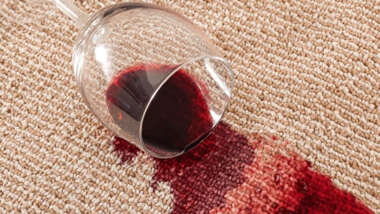 Dicas infalíveis: Remova manchas de vinho tinto em toalhas de mesa