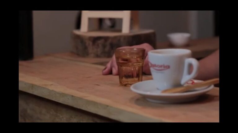Aguá com Gás: Antes ou Depois do Café? Descubra o Momento Perfeito!
