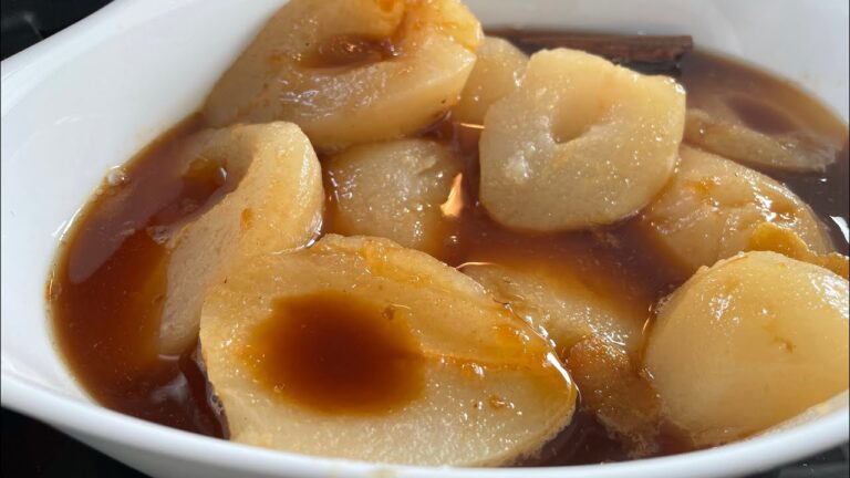 Deliciosas peras cozidas: aprenda como preparar essa sobremesa fácil
