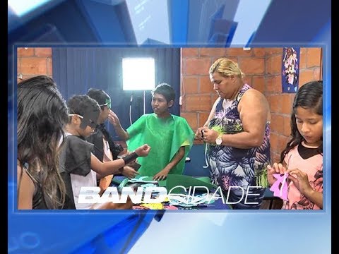 Fatos de Carnaval: Cria&ccedil;&otilde;es Sustent&aacute;veis com Material Recicl&aacute;vel