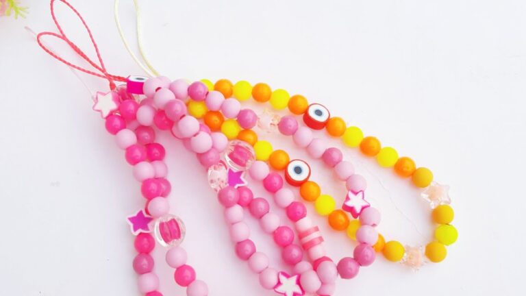 Foto de phone strap: O acess&oacute;rio essencial para proteger seu celular